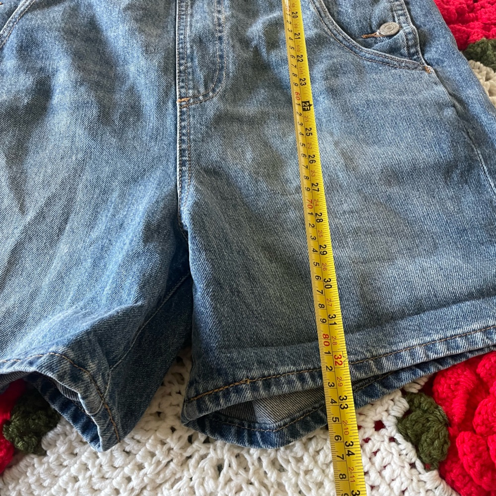 Levi’s Premium Vintage Shortalls - Denim Overall Shorts in Medium Wash - Picture 8 of 11